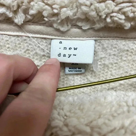 🌟A New Day Sweater sz XS🌟 - Picture 3 of 5